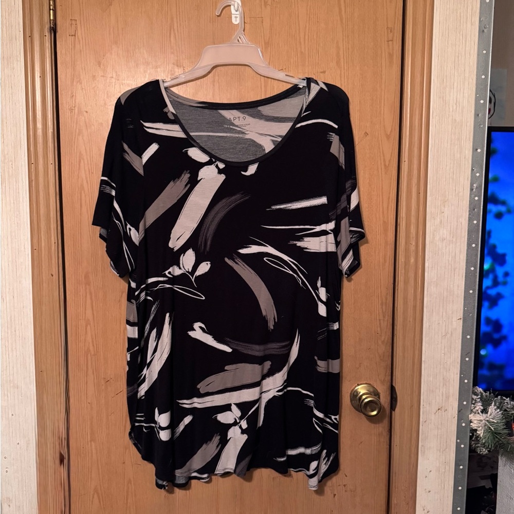 Apt. 9 Black and Gray Abstract Short Sleeve Top